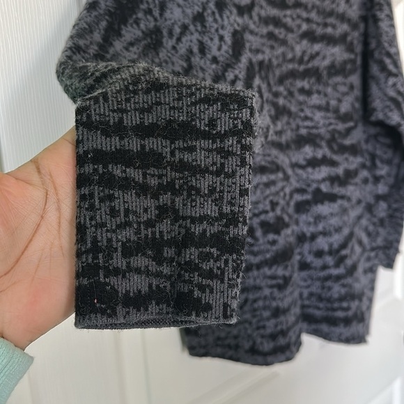 EXPRESS Women's Black and Gray Sweater Size XL - Picture 6 of 6